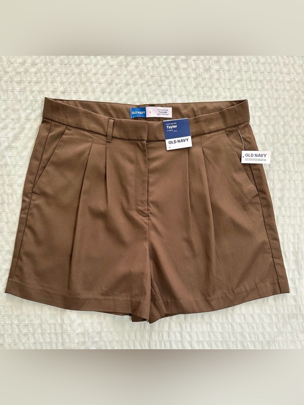 NWT Old Navy Brown Extra High Rise Taylor Adjustable Waist Pleated Shorts - L